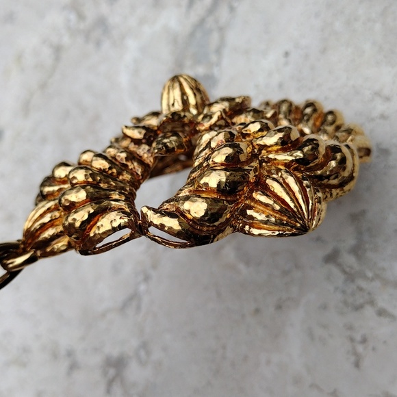 SUBSTANTIAL SOLID 18K Gold Hammered Maltese Cross Pendant - Picture 10 of 16